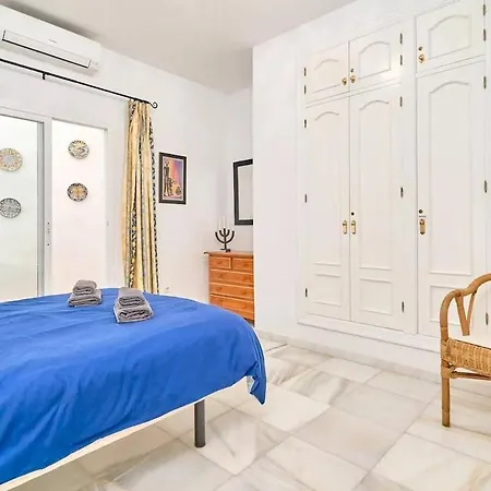 Townhouse Burriana Nyaraló *