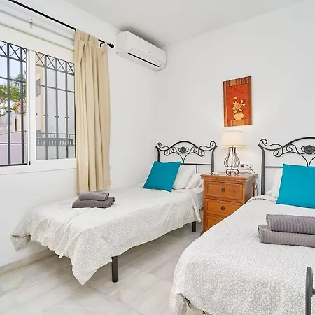 Townhouse Burriana * Нерха