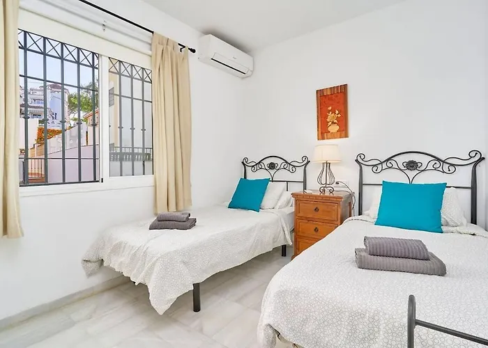 Townhouse Burriana * Нерха